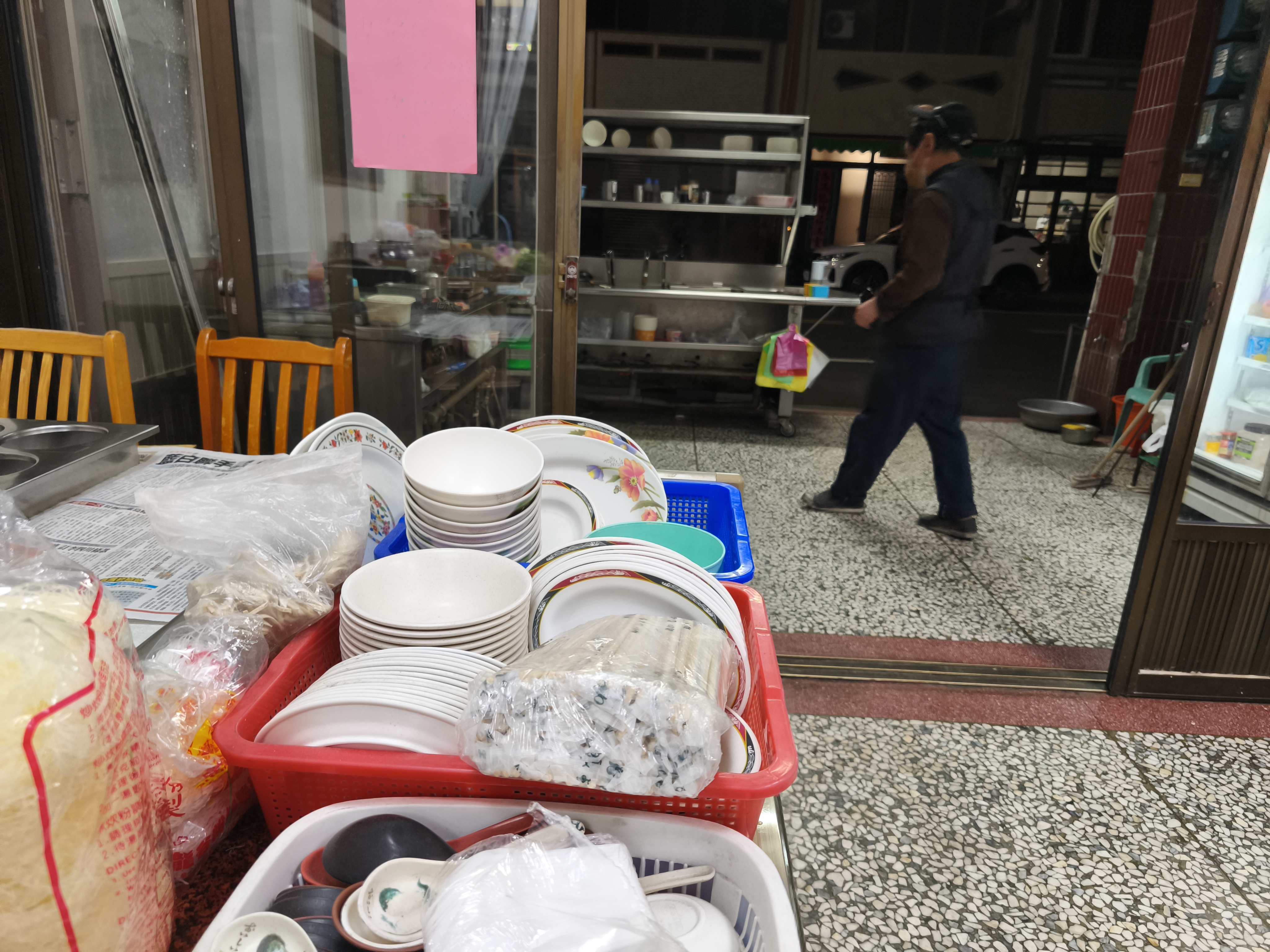 內場備料與餐具